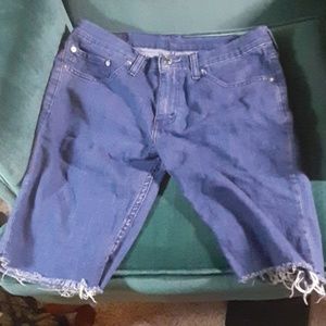 Levi cut of skinny Jean shorts